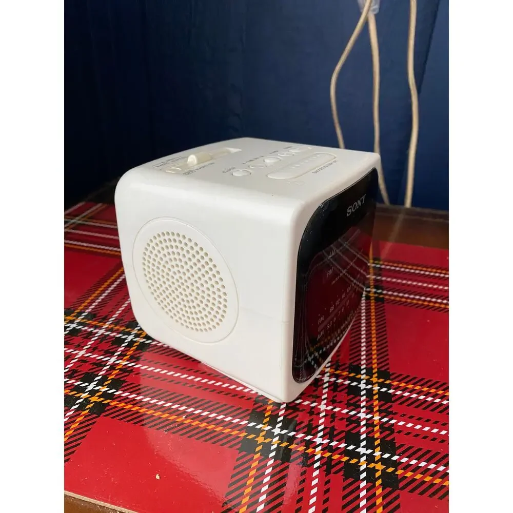 SONY Dream Machine Model No. ICF-C122‎ Good Working Condition